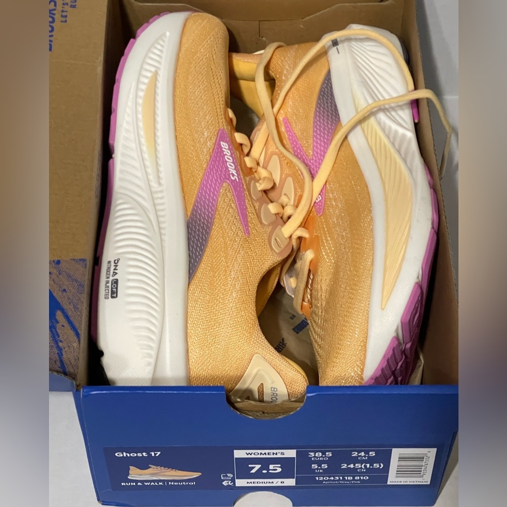 Brooks Ghost 17 - Women’s 7.5 - Apricot/Grey/Pink - NIB
